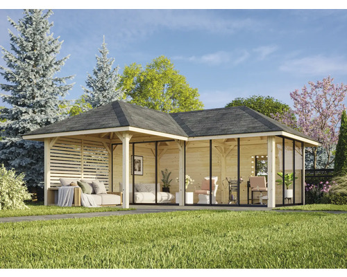 Träpaviljong med möbler i trädgården