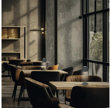 Interiör med bord, stolar och bordslampor