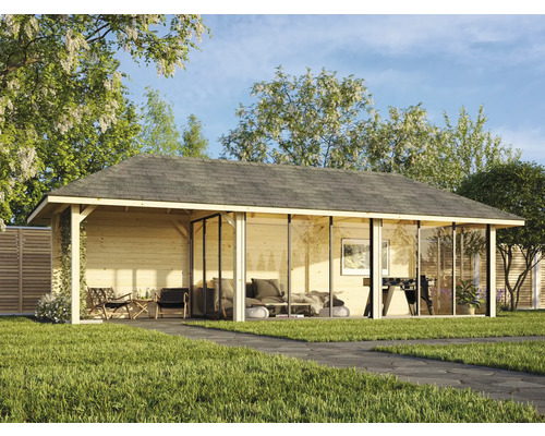 Trädgård med träpaviljong och glasfasad