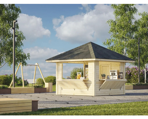 Träkiosk med försäljningslucka och tak av shingel i en park