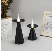 Två svarta ljusstakar med LED-ljus på ett bord