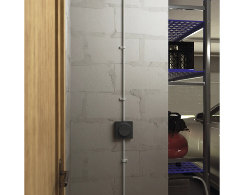 Installation med kabel, strömbrytare och hylla