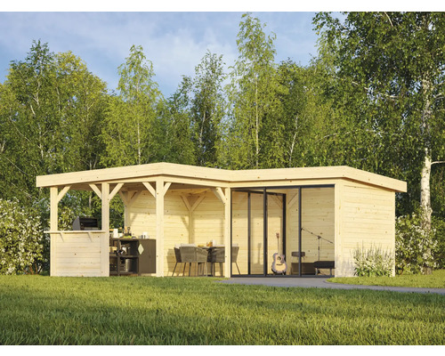 Trädgårdshus i trä med grillplats, sittgrupp och musikrum i trädgården
