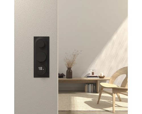 Rumsinteriör med elektronisk termostat för temperaturreglering