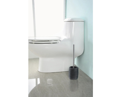 Keramisk toalett med toalettborste och hållare