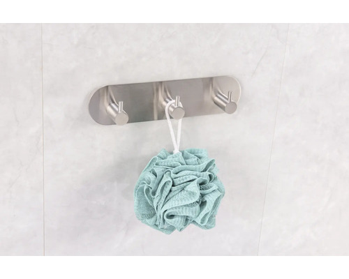 Metall väggkrok med badsvamp