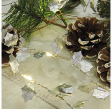 Dekorativ ljusslinga med järnekmotiv och kottar