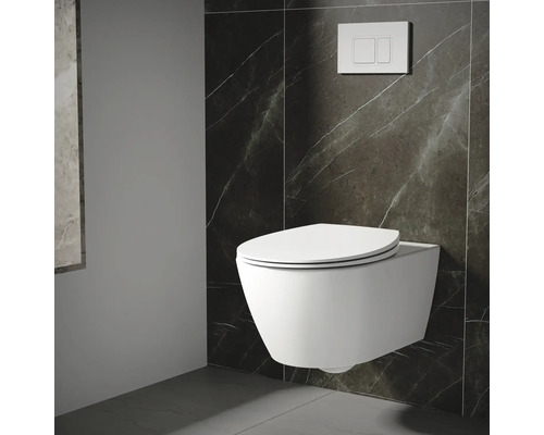 Vägghängd toalett med manöverpanel framför en mörk marmorvägg
