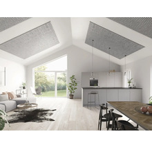 Ljust vardagsrum med öppet kök, akustikpaneler i taket, soffa och matbord