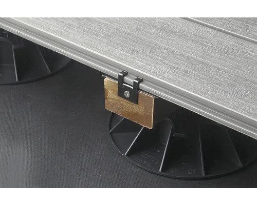 Montering av trädgårdsplankor med underkonstruktion och klämma