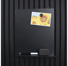 Svart magnetisk väggtavla med penna, svamp och foto