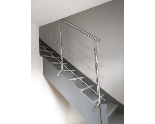 Trappa med rostfritt stålräcke