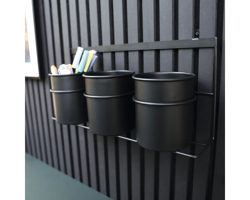 Väggförvaring med tre behållare för förvaring av pennor och andra små föremål