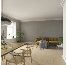 Vardagsrum med matbord, stolar, soffa och väggpaneler