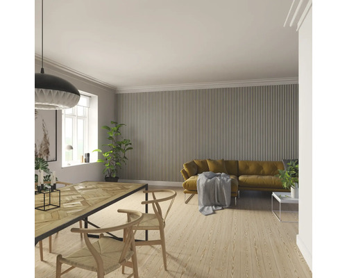 Vardagsrum med matbord, stolar, soffa och väggpaneler