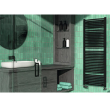 Modernt badrum med handfat, spegel och element