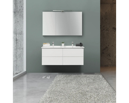 Modernt badrum med vitt tvättställsskåp, tvättställsskål och spegelskåp