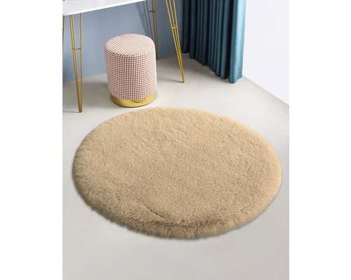 Rund matta med hög lugg inomhus
