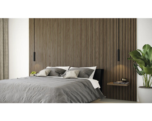 Sovrum med väggpanel av trä och säng