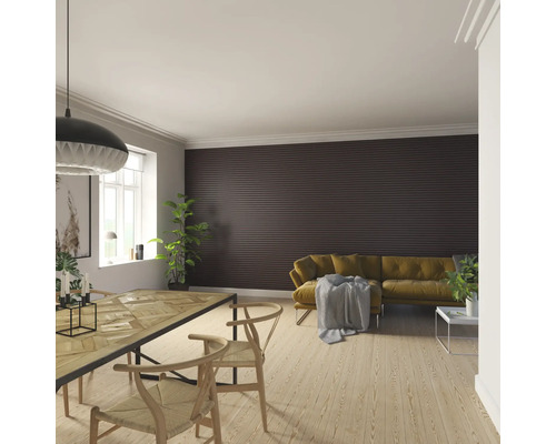 Vardagsrum med matbord, stolar, soffa och väggpaneler