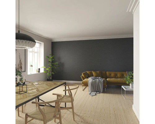 Vardagsrum med matbord, stolar, soffa och horisontell väggbeklädnad