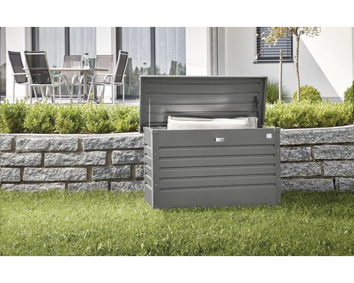 Öppen trädgårdsbox för förvaring av trädgårdsredskap i trädgården