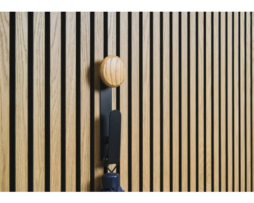 Träväggpanel med klädkrok och paraply
