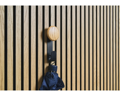 Väggpanel med klädkrok och paraply