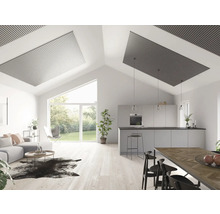 Ljust vardagsrum med takpaneler, köksdel och matplats