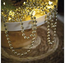 Guldfärgad pärlkedja för dekoration i en skål