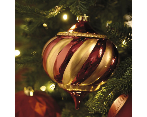 Dekorativ julgransprydnad med spiralmönster på julgranen