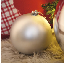 Julgranskula på en matta