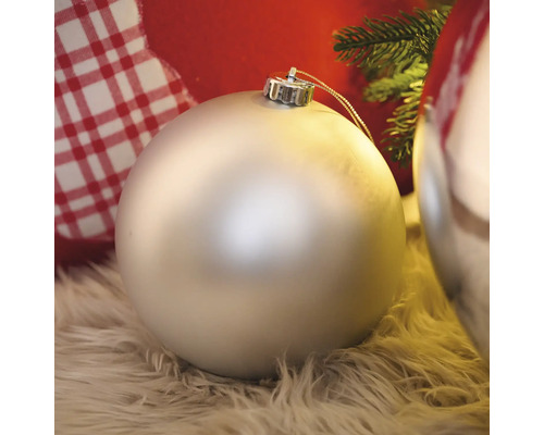 Julgranskula på en matta