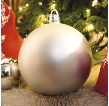 Stor julgranskula under en julgran