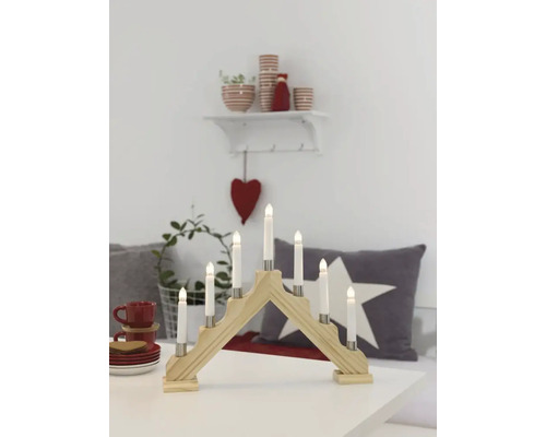 Träbåge med sju elektriska ljus för juldekoration