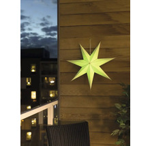 Belyst pappersstjärna för dekoration på en balkong