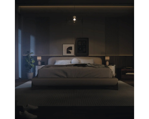 Sovrum med säng, sängbord och dekorativa element för en avkopplande atmosfär