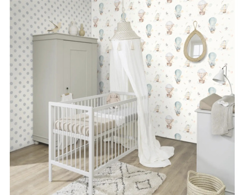 Barnrum med spjälsäng, skötbord och garderob