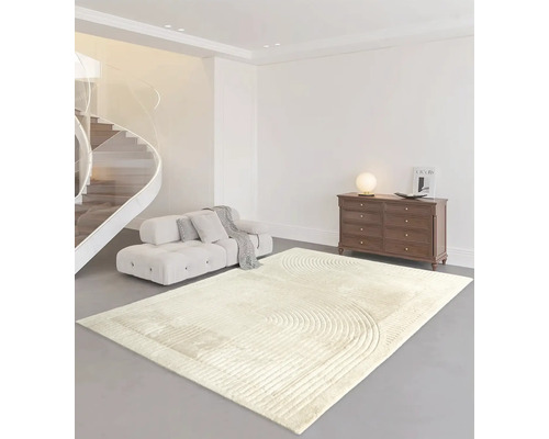 Vardagsrum med matta, soffa, byrå och spiraltrappa