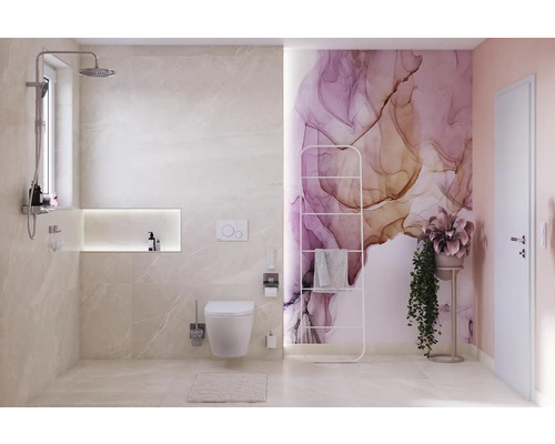 Modernt badrum med dusch, toalett, handdukstork och dekorativ tapet