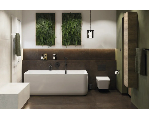 Badrum med badkar, toalett, handfat och väggdekoration med växter