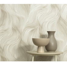 Dekorativ tapet med flytande mönster och två vaser på ett bord