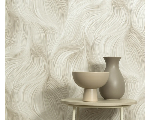 Dekorativ tapet med flytande mönster och två vaser på ett bord