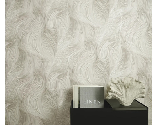 Strukturmönstrad tapet med vågigt mönster i vardagsrum