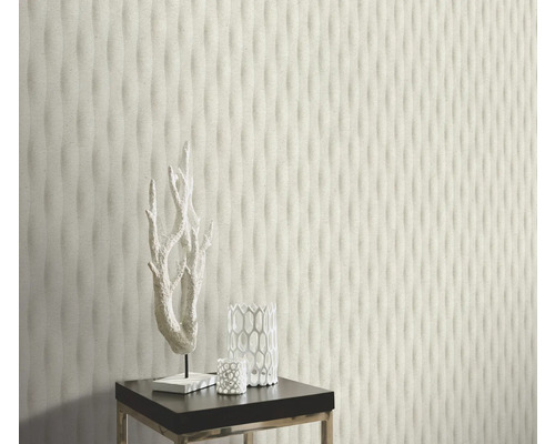 Dekorativ väggdesign med en 3D-väggpanel i vågdesign.