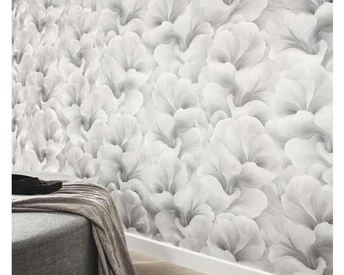 Tapet med blommönster på en vägg