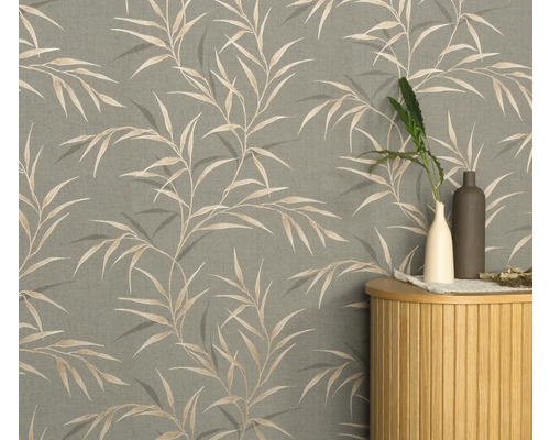 Tapet med bambubladmönster på väggen
