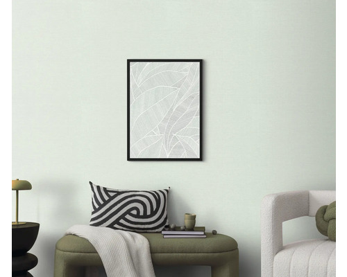 Vardagsrumsdekoration med inramad bild med bladmönster