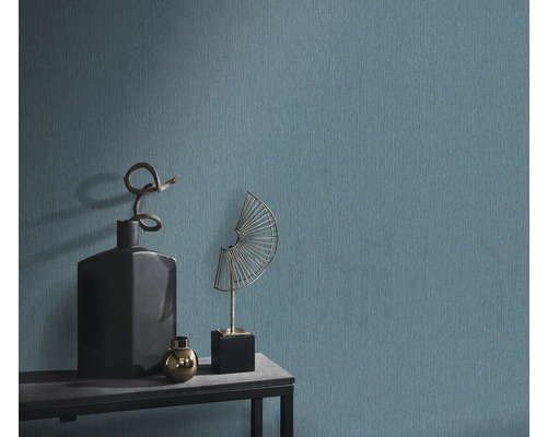 Dekorativ tapet med abstrakta ornament på ett bord