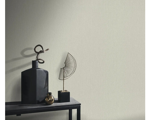 Närbild av en ljus non-woven tapet med fin struktur